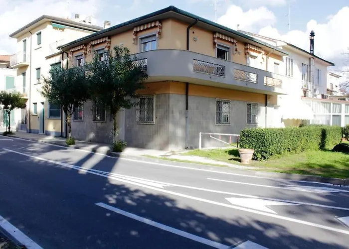 Tra Mare E Pineta * Viareggio