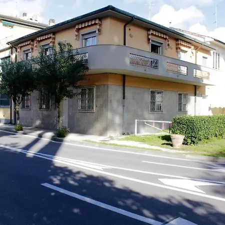 Tra Mare E Pineta * Viareggio