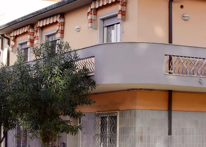 Tra Mare E Pineta Apartment